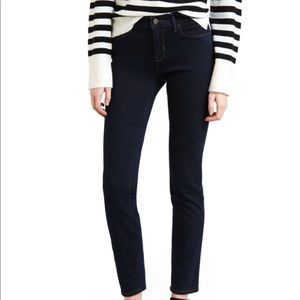Levi’s Classic Mid-Rise Skinny Jeans
